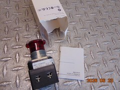 ALLEN BRADLEY 800T-FXTQH2RA1 RED ILLUMINATED 2POS TWIST RELEASE missing hardware