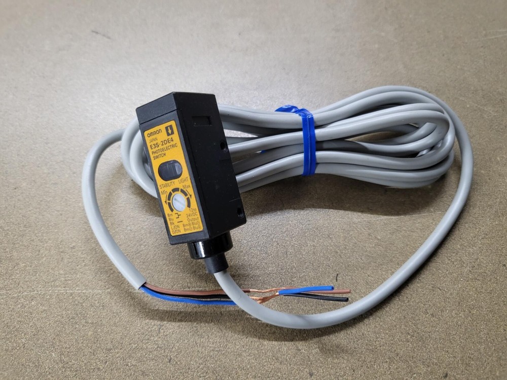 Omron E3S-2DE4 Photoelectric Switch