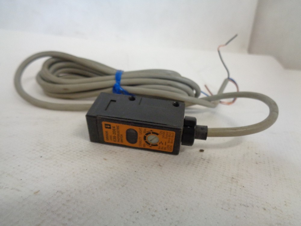 NEW OMRON E3S-2DE4 PHOTOELECTRIC SWITCH