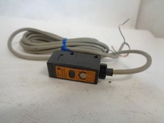 NEW OMRON E3S-2DE4 PHOTOELECTRIC SWITCH