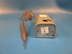 Johnson Controls A19AAF-21 C, REMOTE BULB TEMP CONTROL. 6 CAP. SPDT. NEMA 1. 3/8