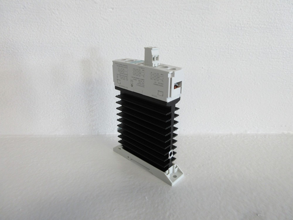 SIEMENS 3RF2330-1DA44 NEW-NO BOX SEMICONDUCTOR CONTACTOR 3RF23301DA44
