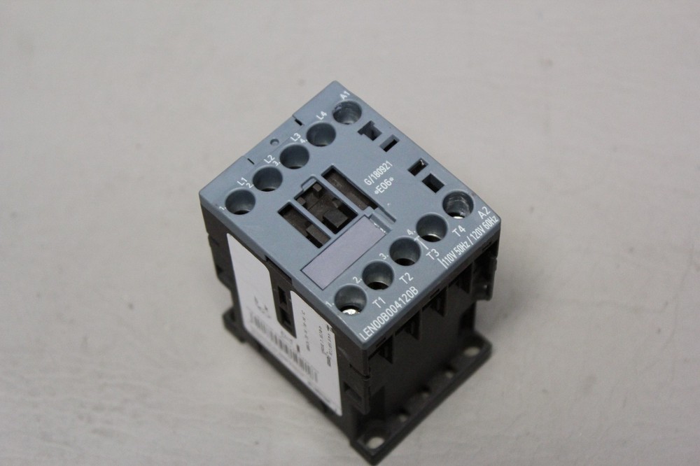 SIEMENS SIRIUS CONTACTOR 3RT2015-1AK61 UNUSED