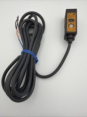OMRON E3S-2DE4 PHOTOELECTRIC SENSOR