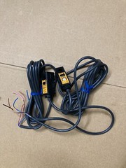 1P NEW OMRON OMRON E3S-2DE4/E3S-2LE4 Accept counteroffer