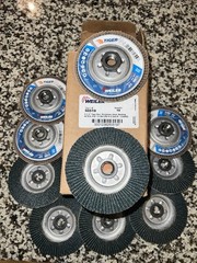 Weiler 50519 Tiger Type 29 Flap Disc Zirconia 60 Grit 4-1/2″ 5/8-11 Box Of 10