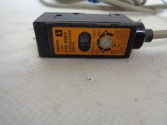 NEW OMRON E3S-2DE4 PHOTOELECTRIC SWITCH