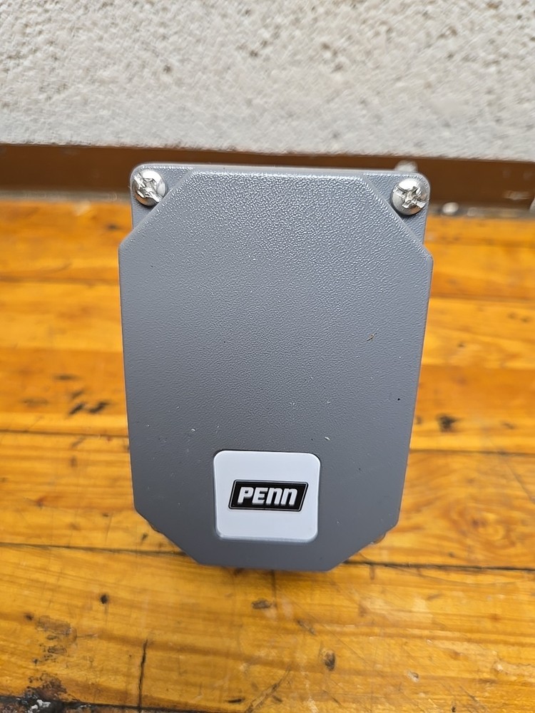 PENN JOHNSON CONTROLS F261KAH-V01 FLOW SWITCH 1″