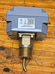 PENN JOHNSON CONTROLS F261KAH-V01 FLOW SWITCH 1″