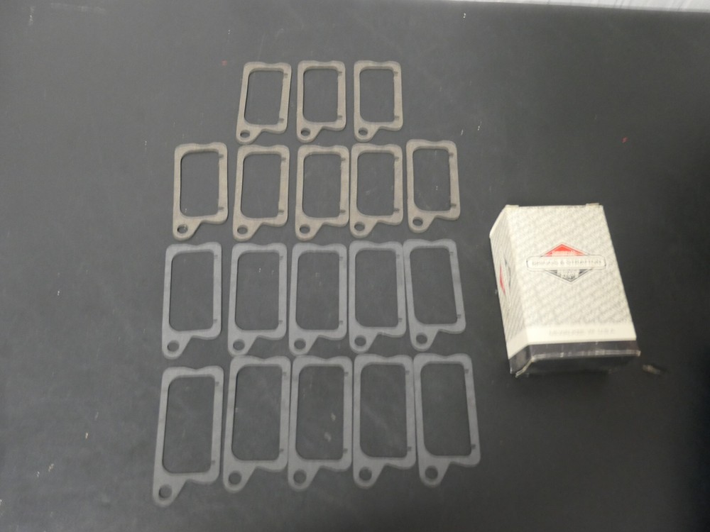 Briggs & Stratton 270239 Valve Cover Gasket Lot of 18 NOS