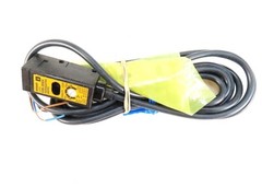 Omron E3S-2DE4 E3S2DE4 Photoelectric Switch ***USA Seller- Fast Shipping*** NEW