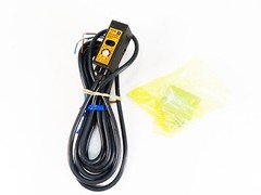 Omron E3S-2DE4 E3S2DE4 Photoelectric Switch ***USA Seller- Fast Shipping*** NEW