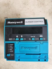 Honeywell RM 7895 A 1014 Burner Control (#208)